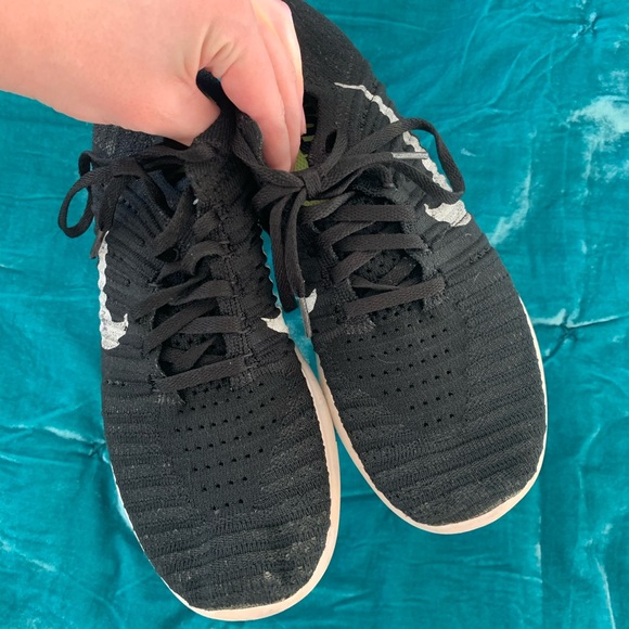 nike fly knit running shoes - Picture 3 of 4